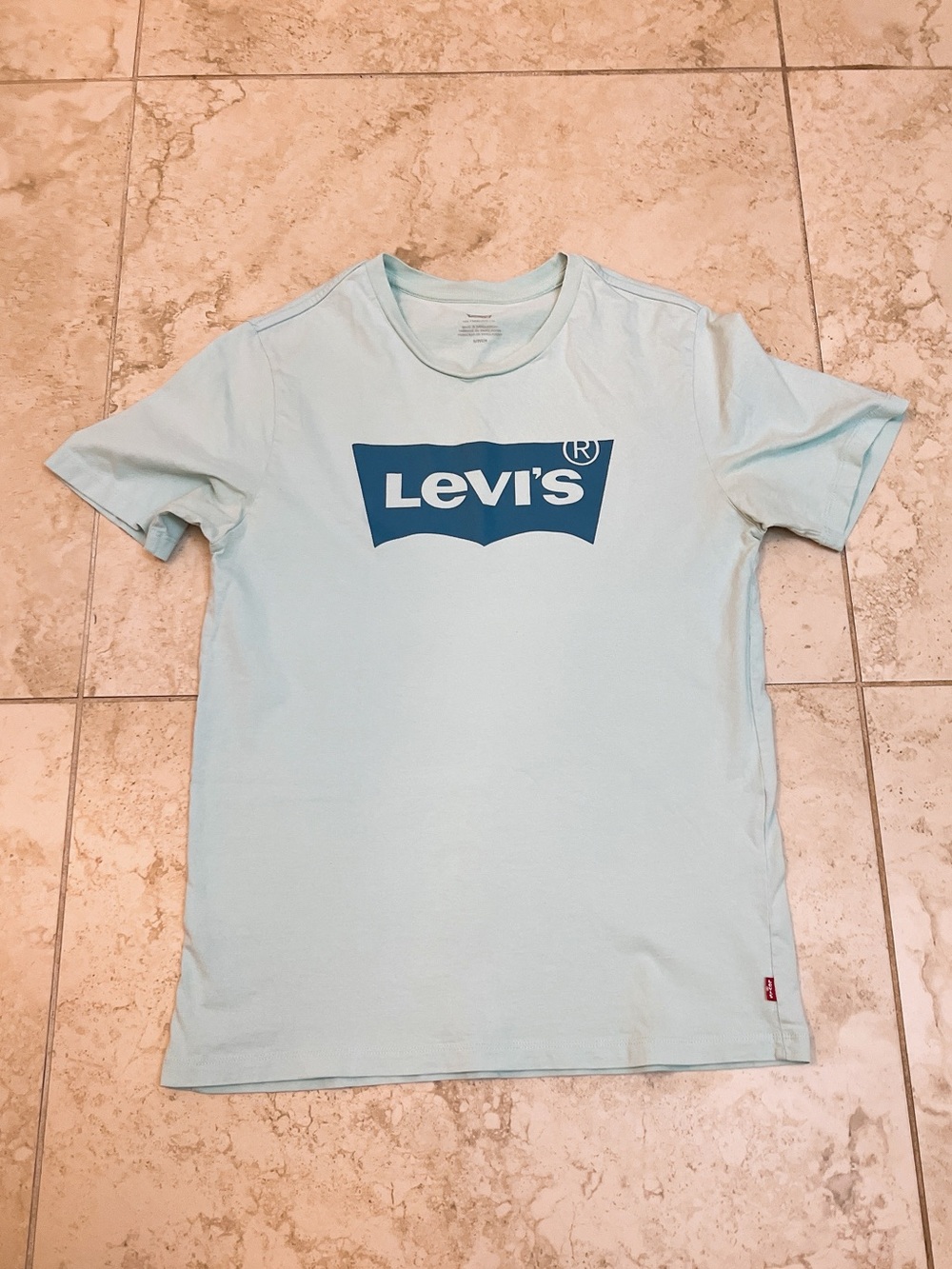 Free- Levi’s tee